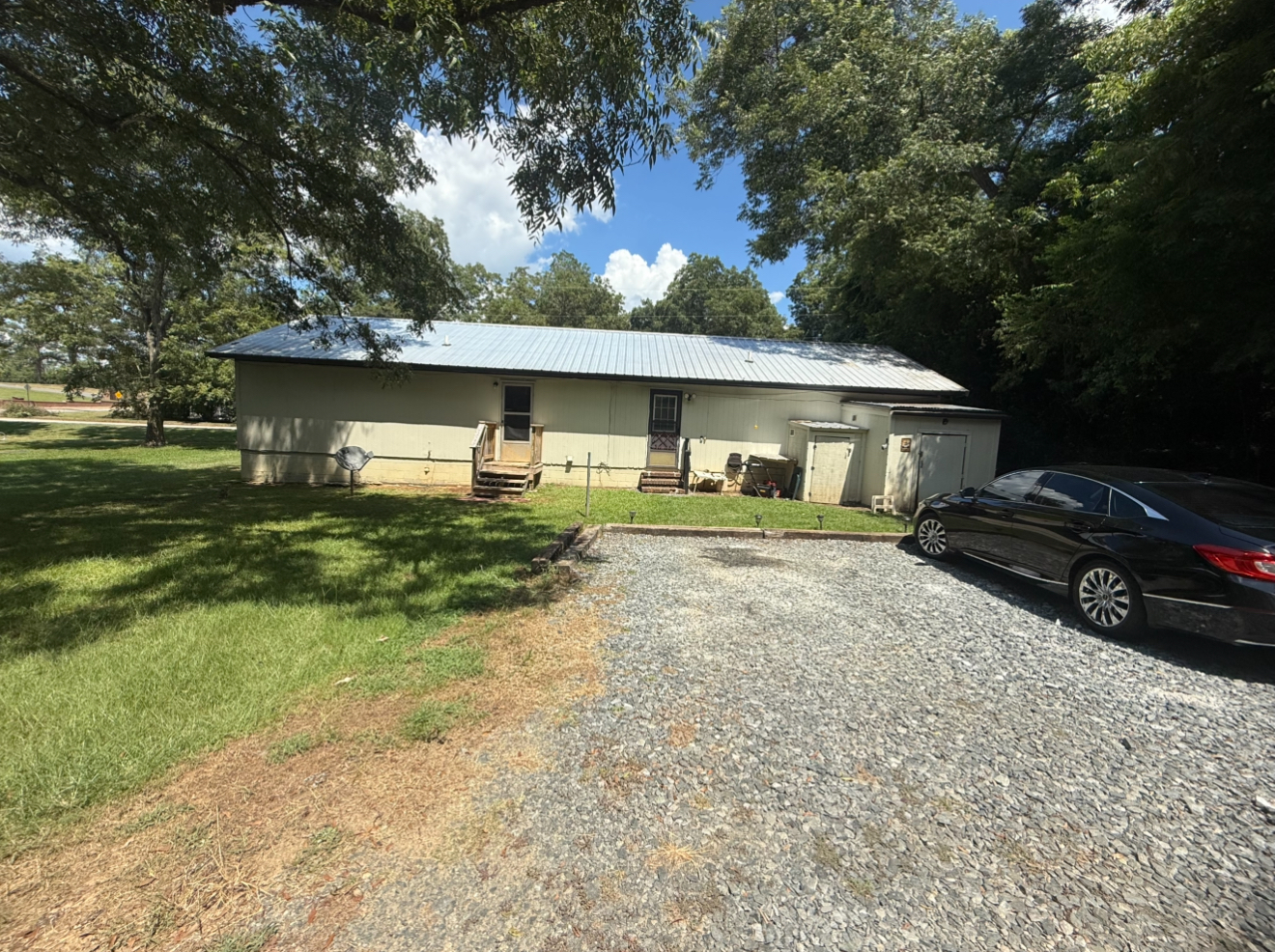 606 Lowe St - B